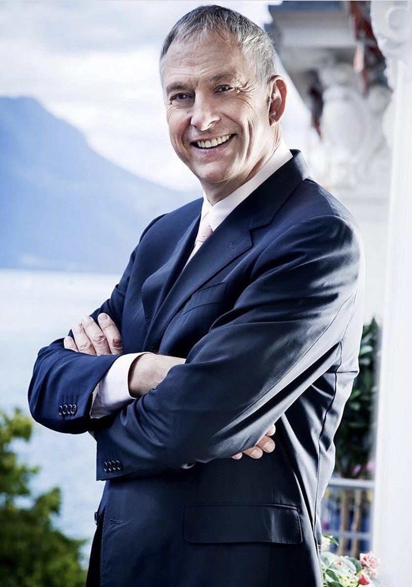 Основатель, ведущий специалист клиники Laclinic-Montreux, пластический и эстетический хирург Мишель Пфульг